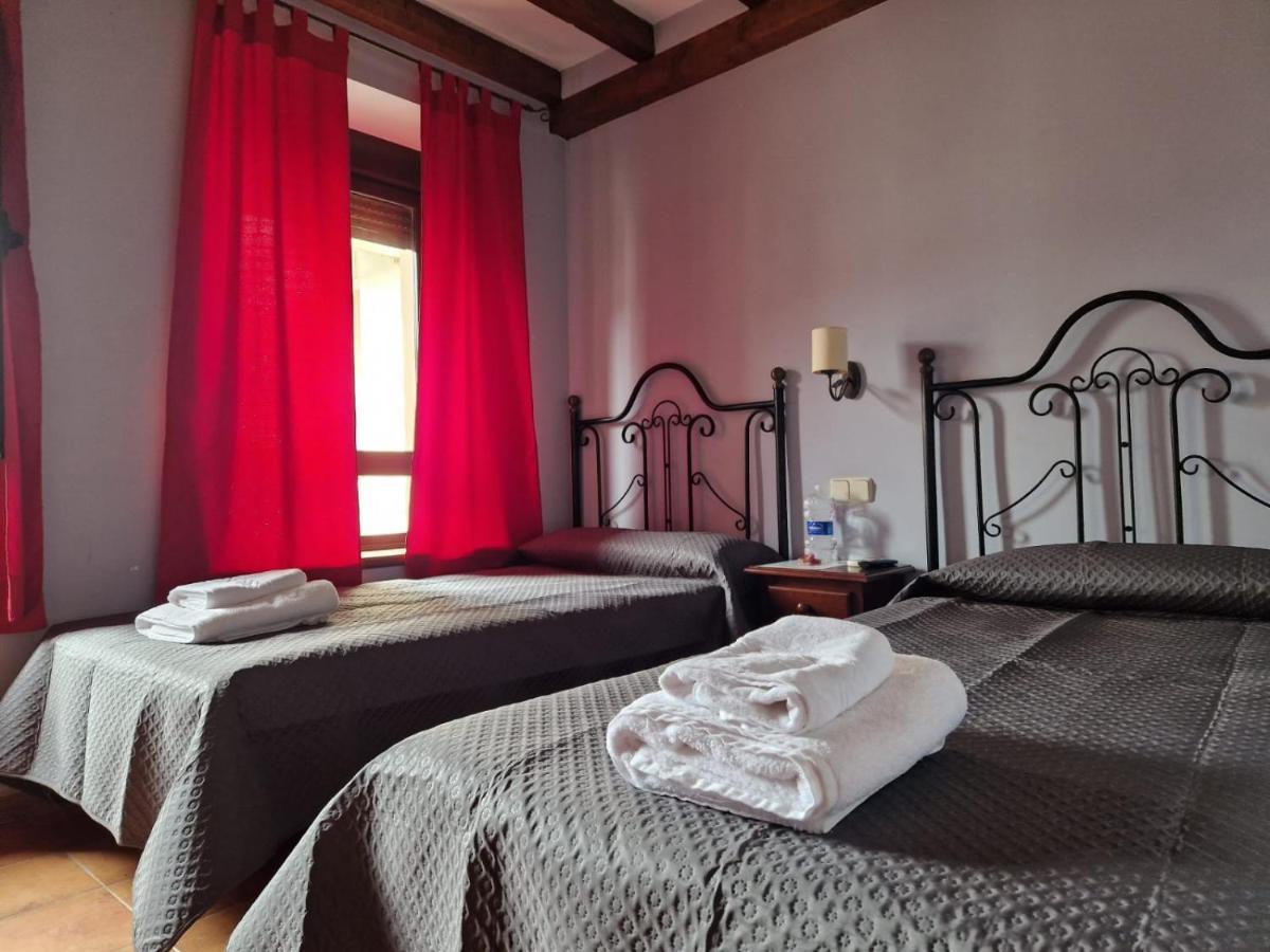 Hostal La Plata Oropesa Extérieur photo